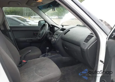 2011 Kia Soul z USA, uszkodzony, nr VIN KNDJT2A17B7268388